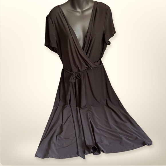 Beautiful Black wrap like Dress Eliza Brand New - Picture 3 of 9